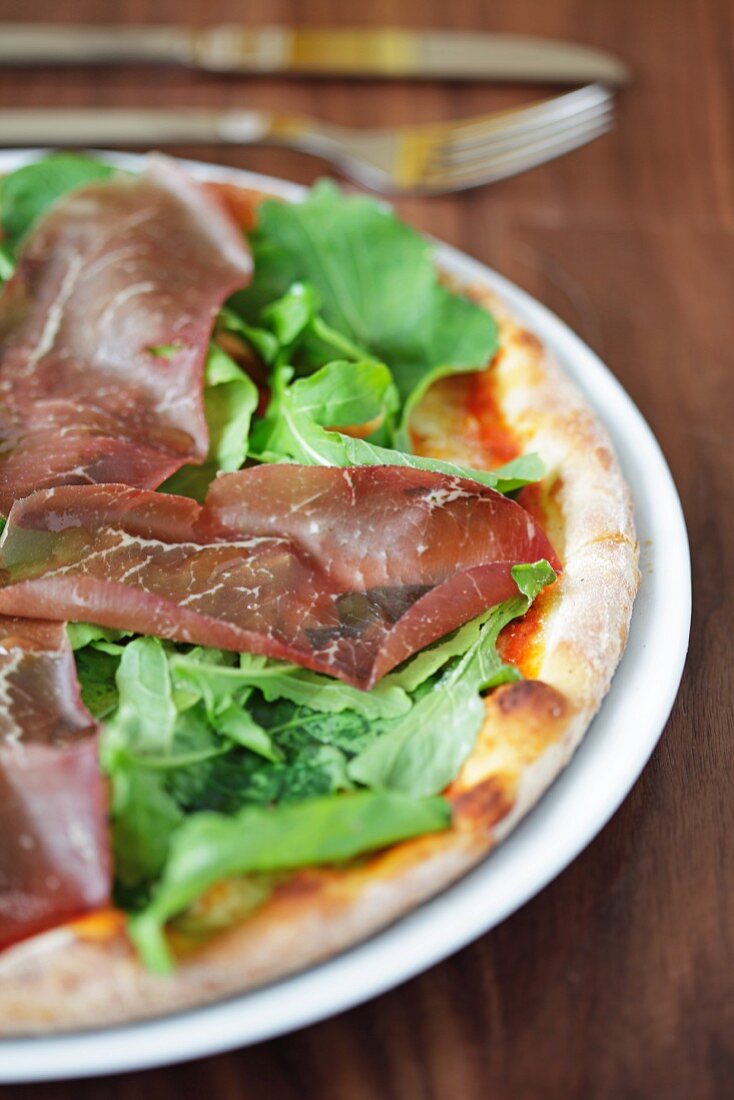 A ham and rocket pizza