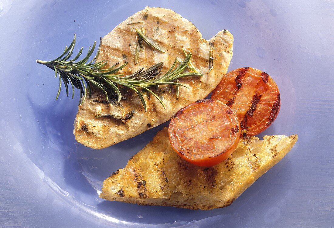 Gegrillter Thunfisch mit Kräutern