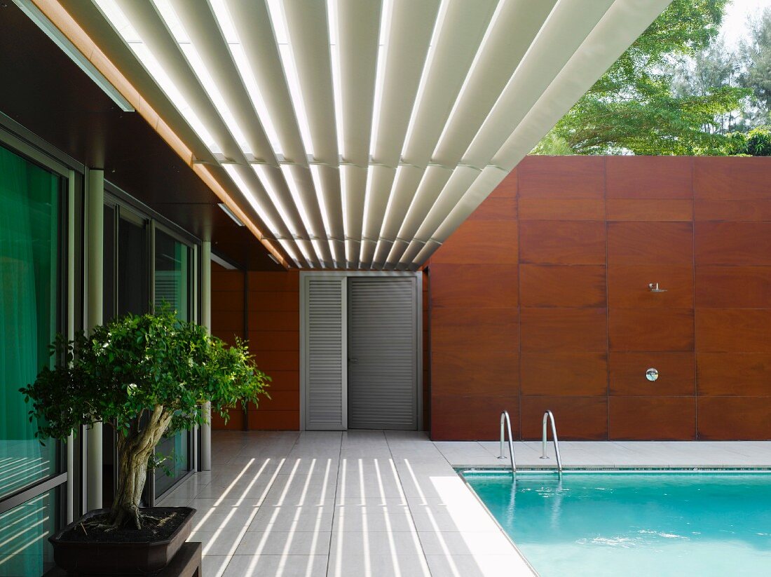 Roofed terrace by pool