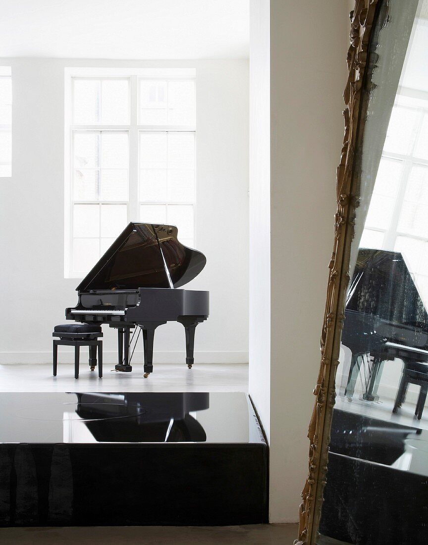 Piano, pedestal & large mirror
