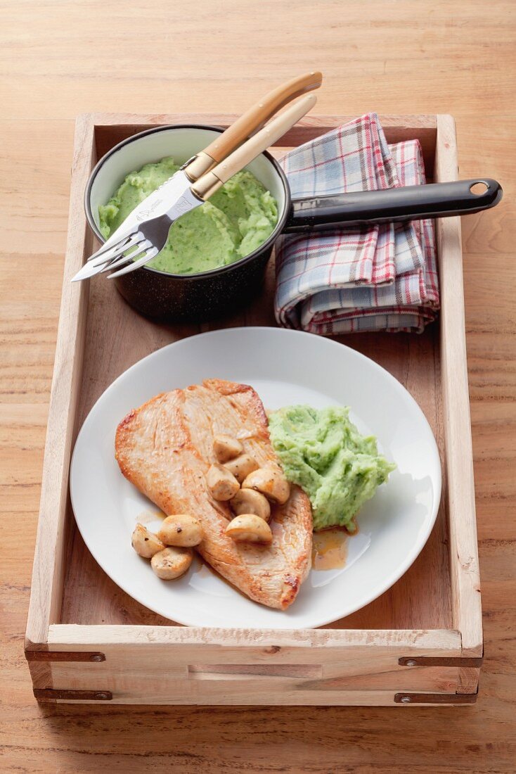 Turkey escalope with mushrooms and chive mashed potatoes