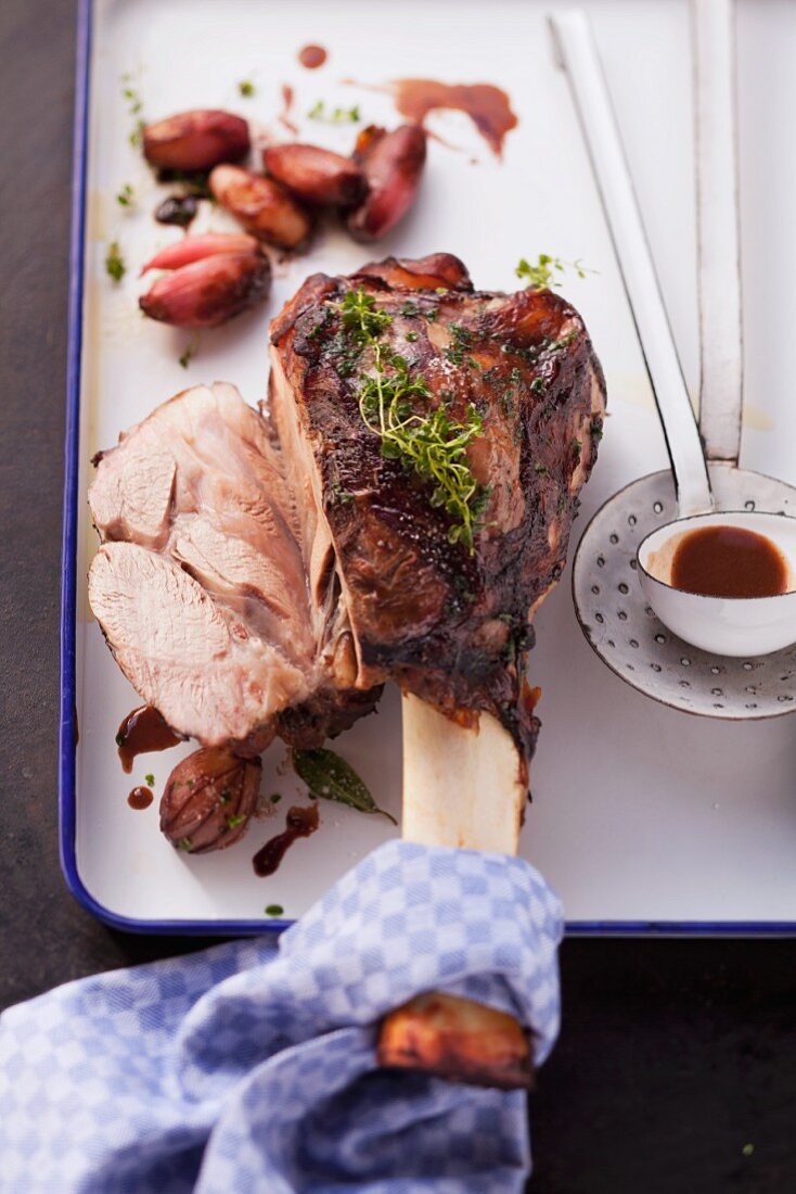 Knuckle of veal with a red wine marinade