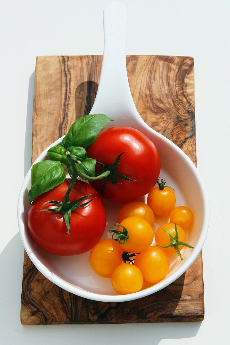 Red and yellow tomatoes in a bowl