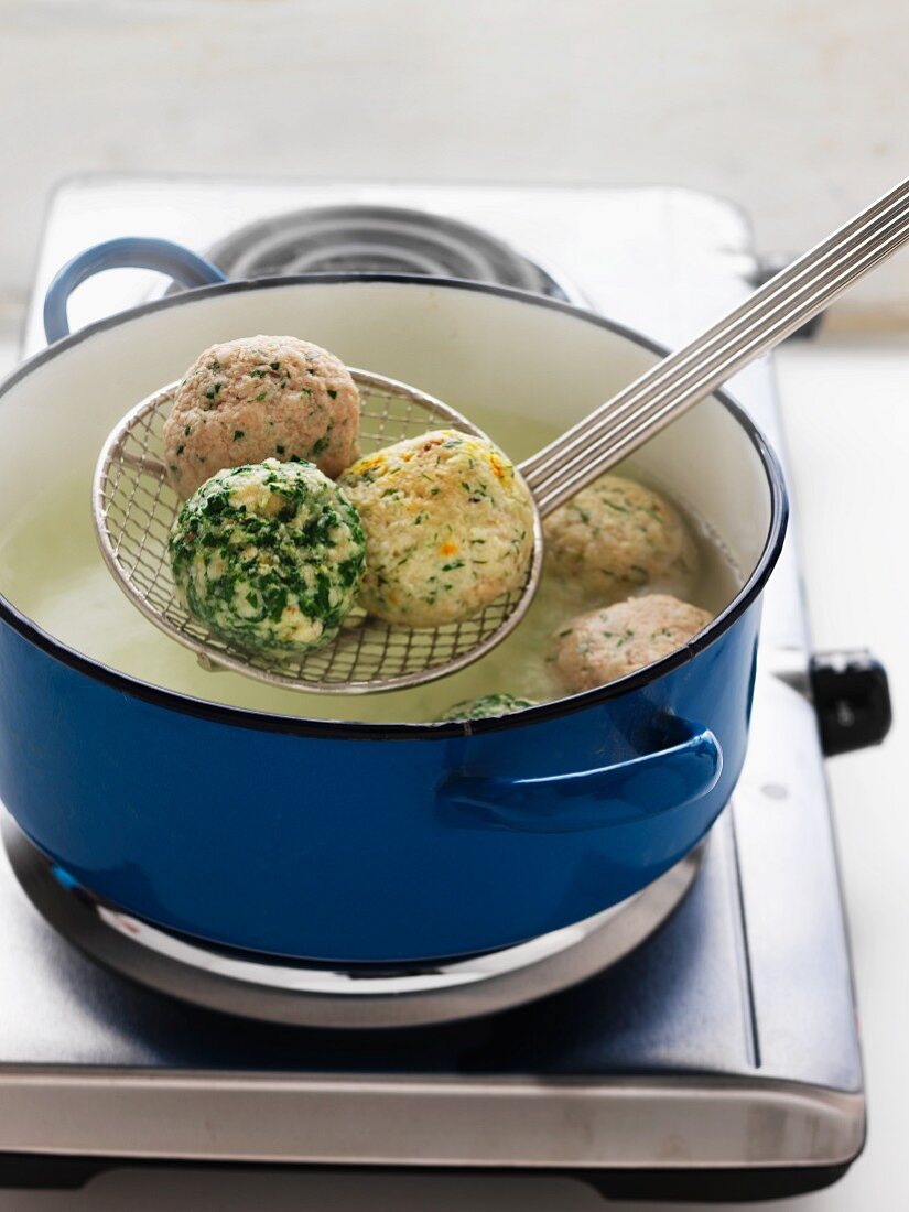 Matze dumplings in a pot and on a ladle