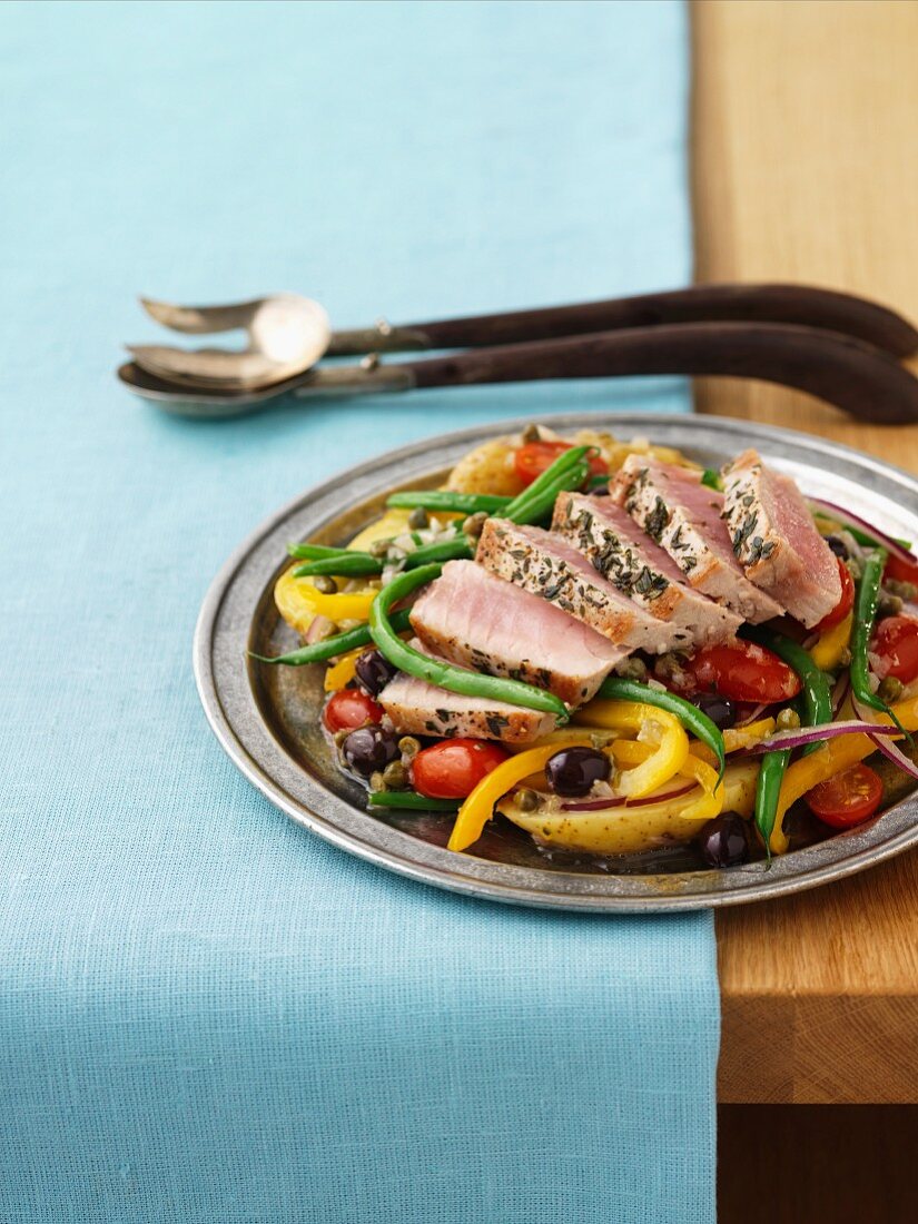 Tuna with capers and vegetables
