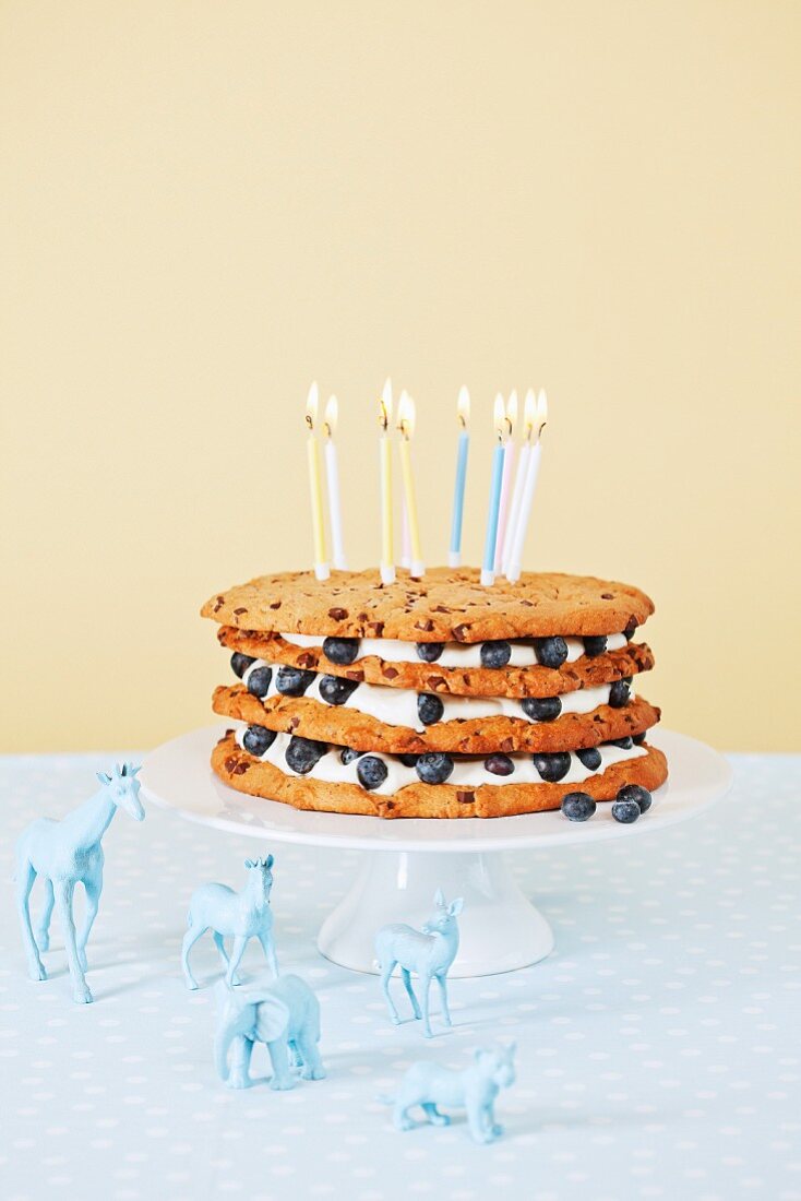 Chocolatechip-Cookie-Torte mit Heidelbeeren zum Kindergeburtstag