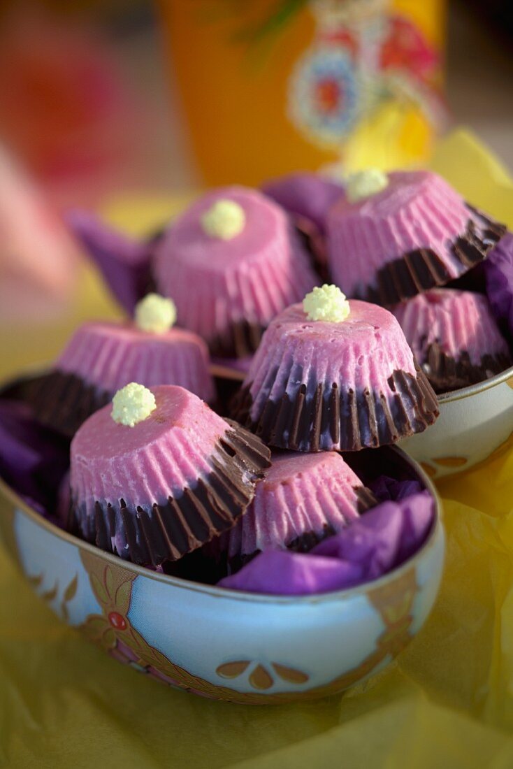 Bi-coloured Easter sweets