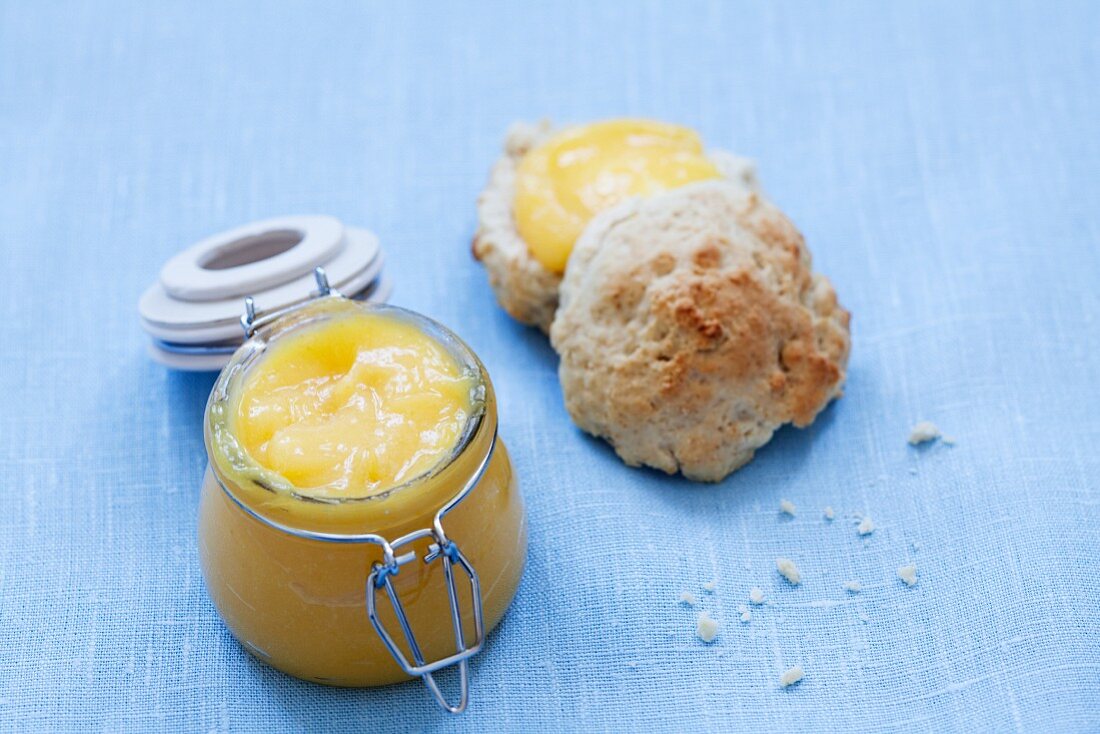 Lemon Curd mit Scone