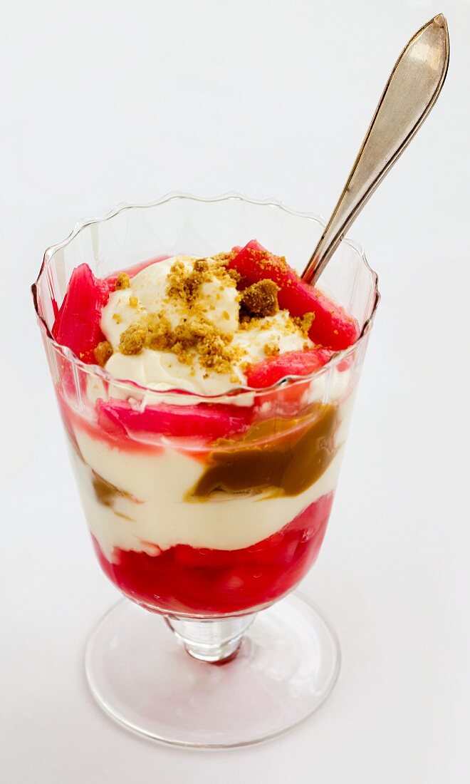 Rhubarb trifle