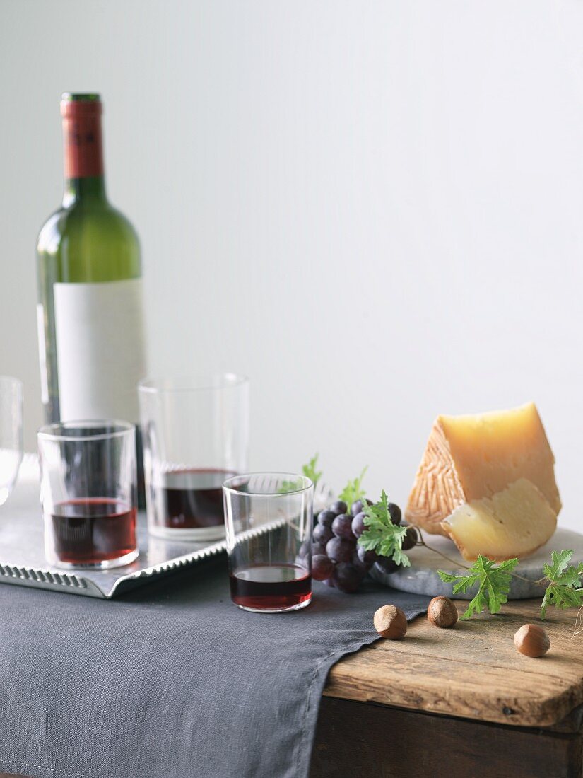 Red Wine and Hard Cheese Pairing with Grapes