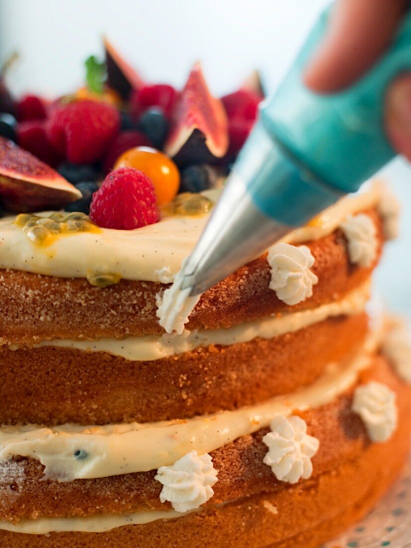 Decorating layer cake with cream