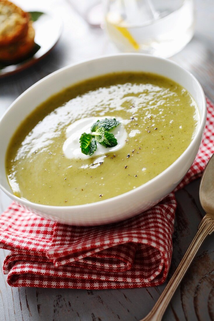 Creamy courgette soup