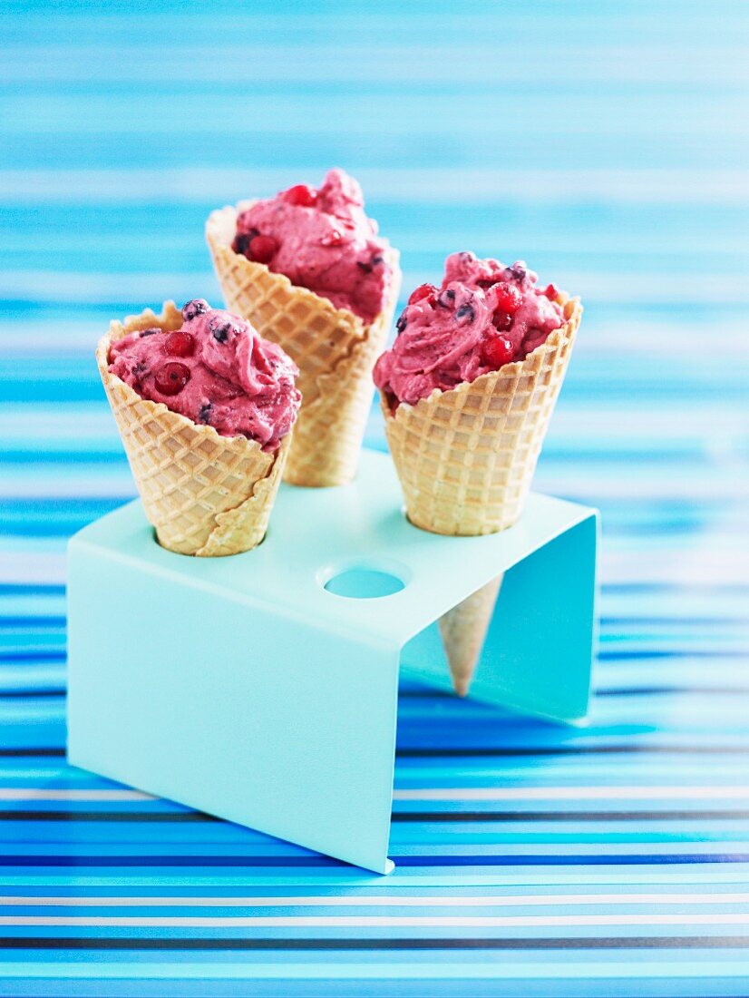 Berry yoghurt ice cream in cones