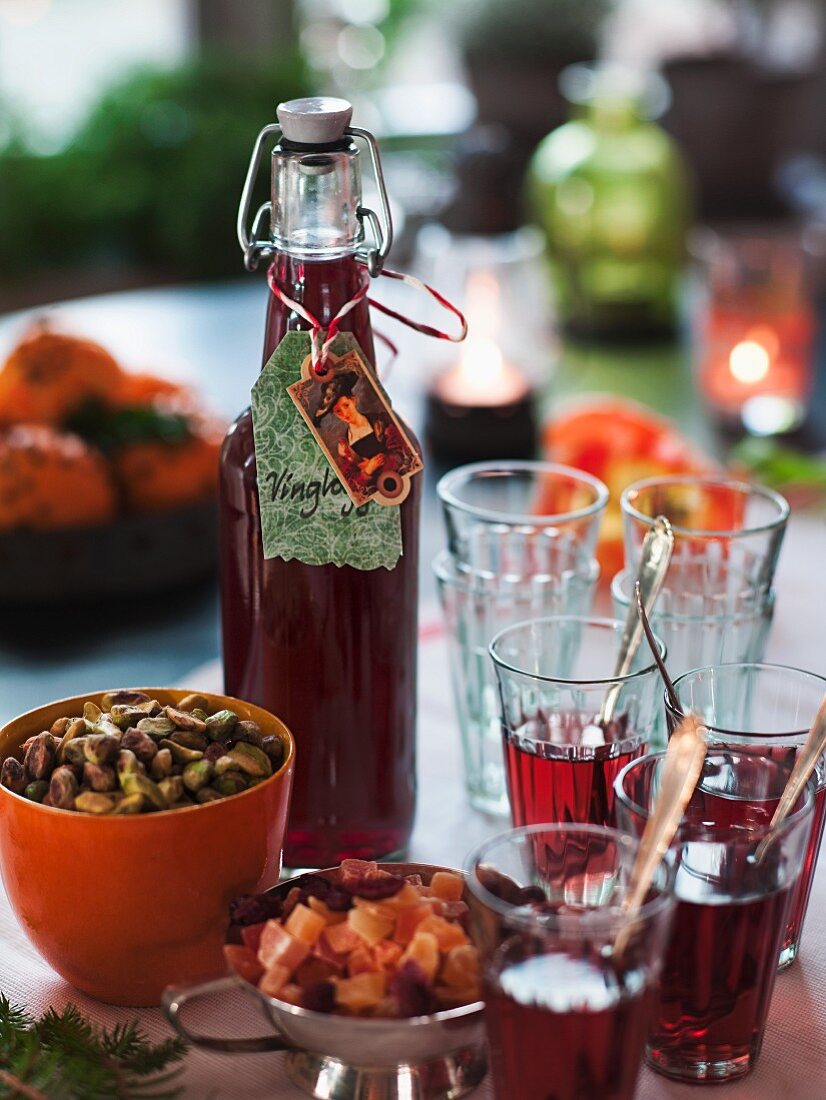 Weihnachtlicher Rotweinpunsch (Schweden)