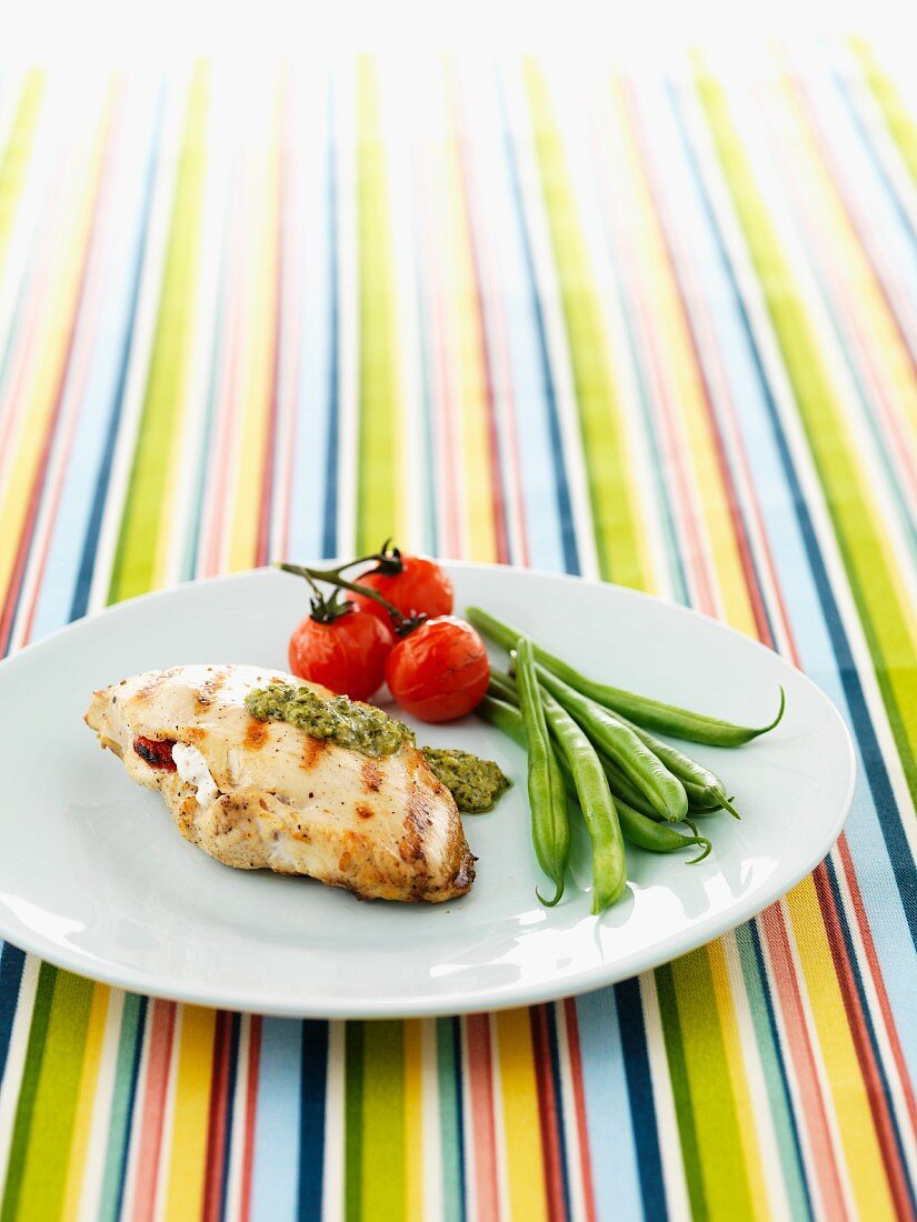 Stuffed chicken breast with pesto, green beans and tomatoes