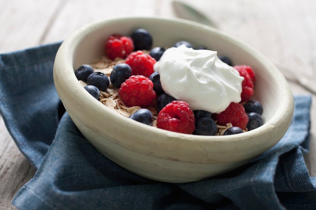 Oats with berries and yogurt