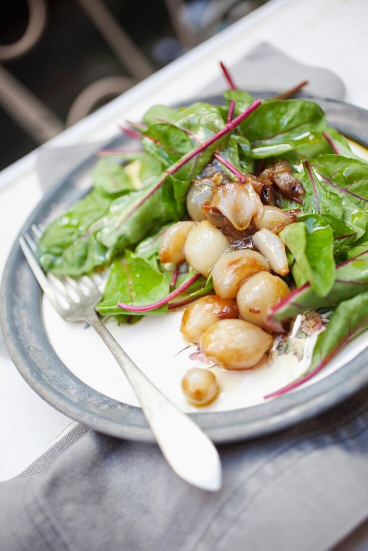 Onion salad with spinach