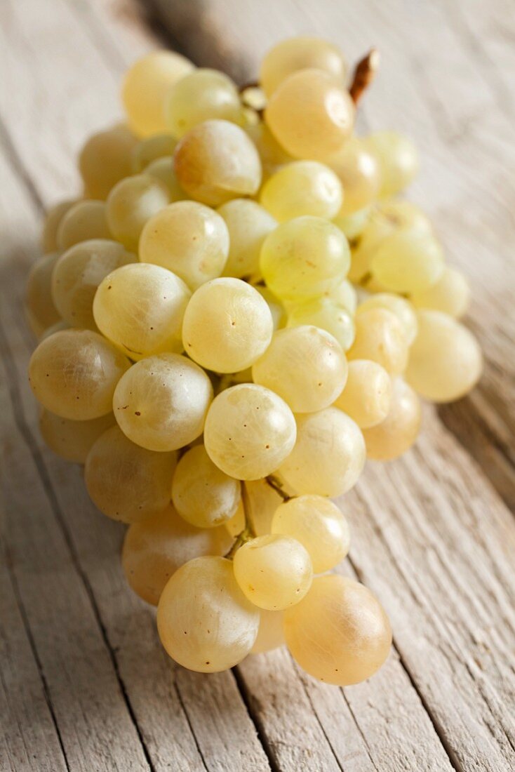 White grapes on a wooden surface