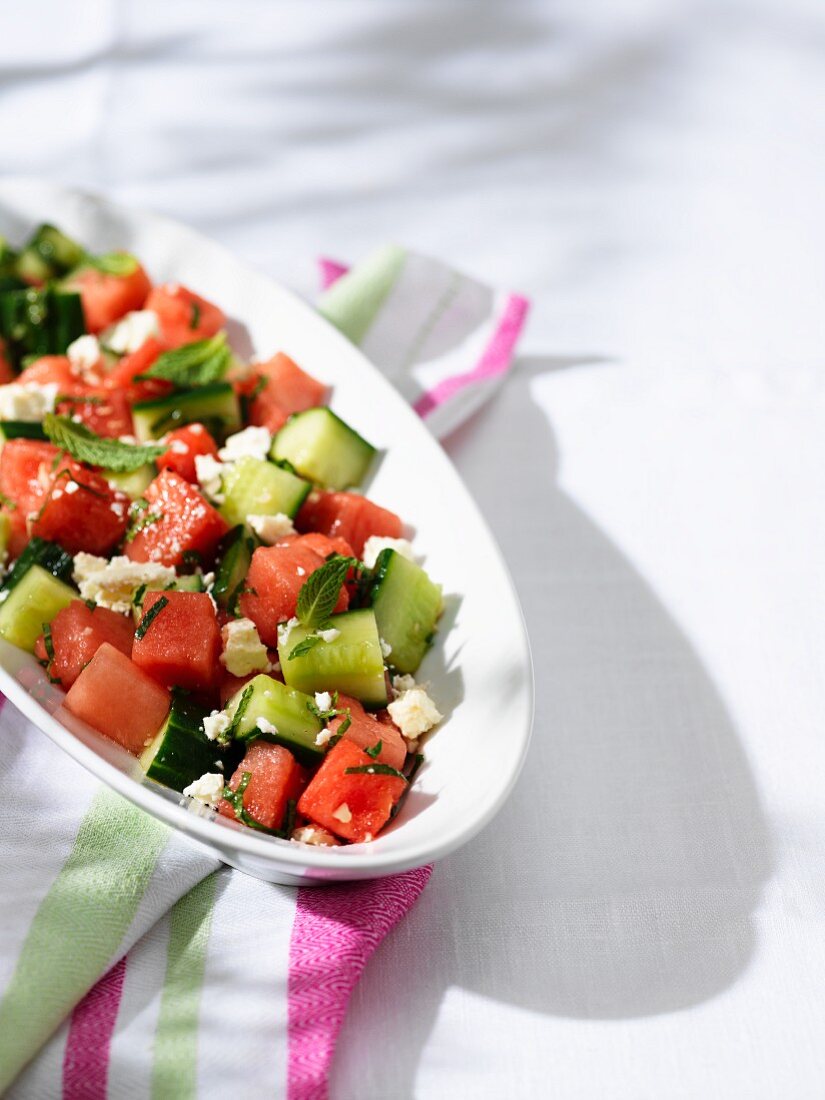 Gurken-Wassermelonen-Salat mit Feta