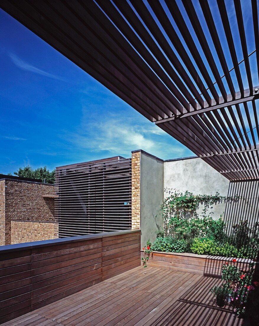 Metal slatted structure as sunshade for building and balcony