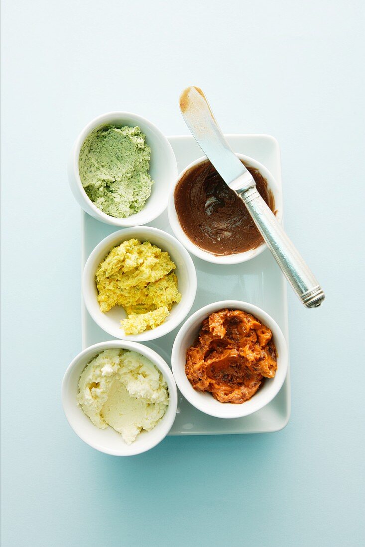 Five different spreads in bowls (seen from above)