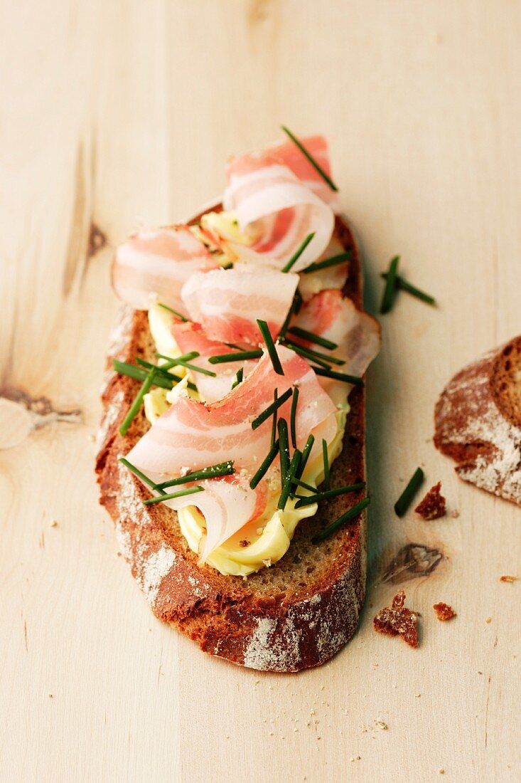 Open face sandwich with bacon and chives