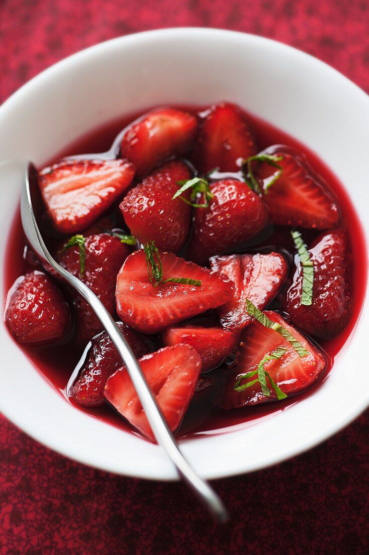 Strawberry salad with mint