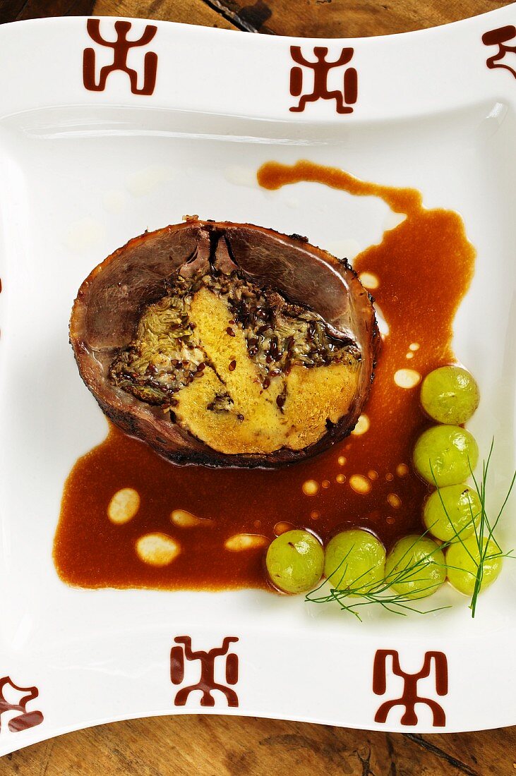 Stuffed duck with must sauce and grapes
