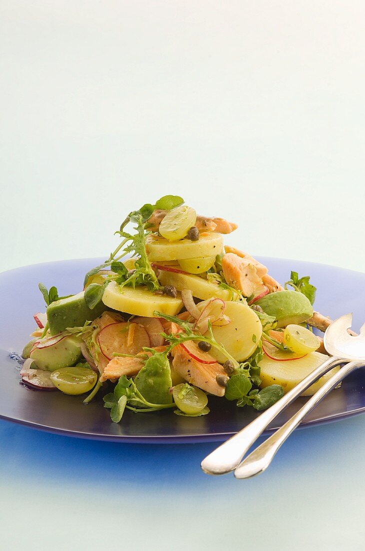 Potato salad with trout and grapes