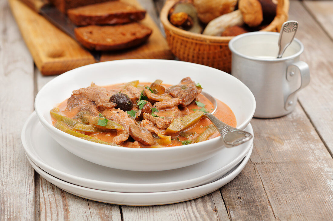 Boeuf Stroganoff mit Waldpilzen & grüner Paprika