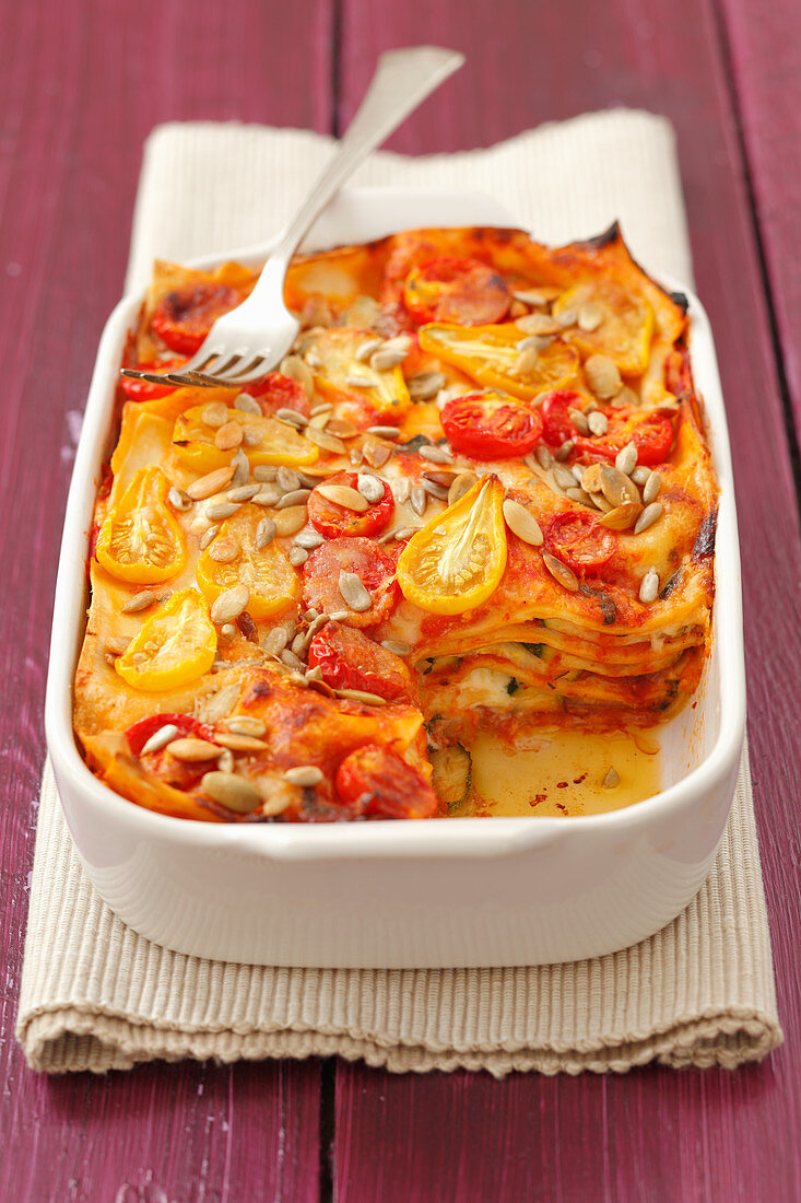 Lasagne mit Zucchini, Tomaten & Sonnenblumenkernen