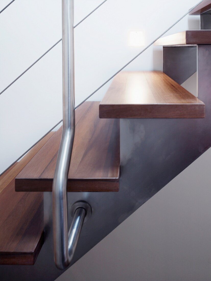 Wooden treads on stainless steel stringer and wire cable balustrade