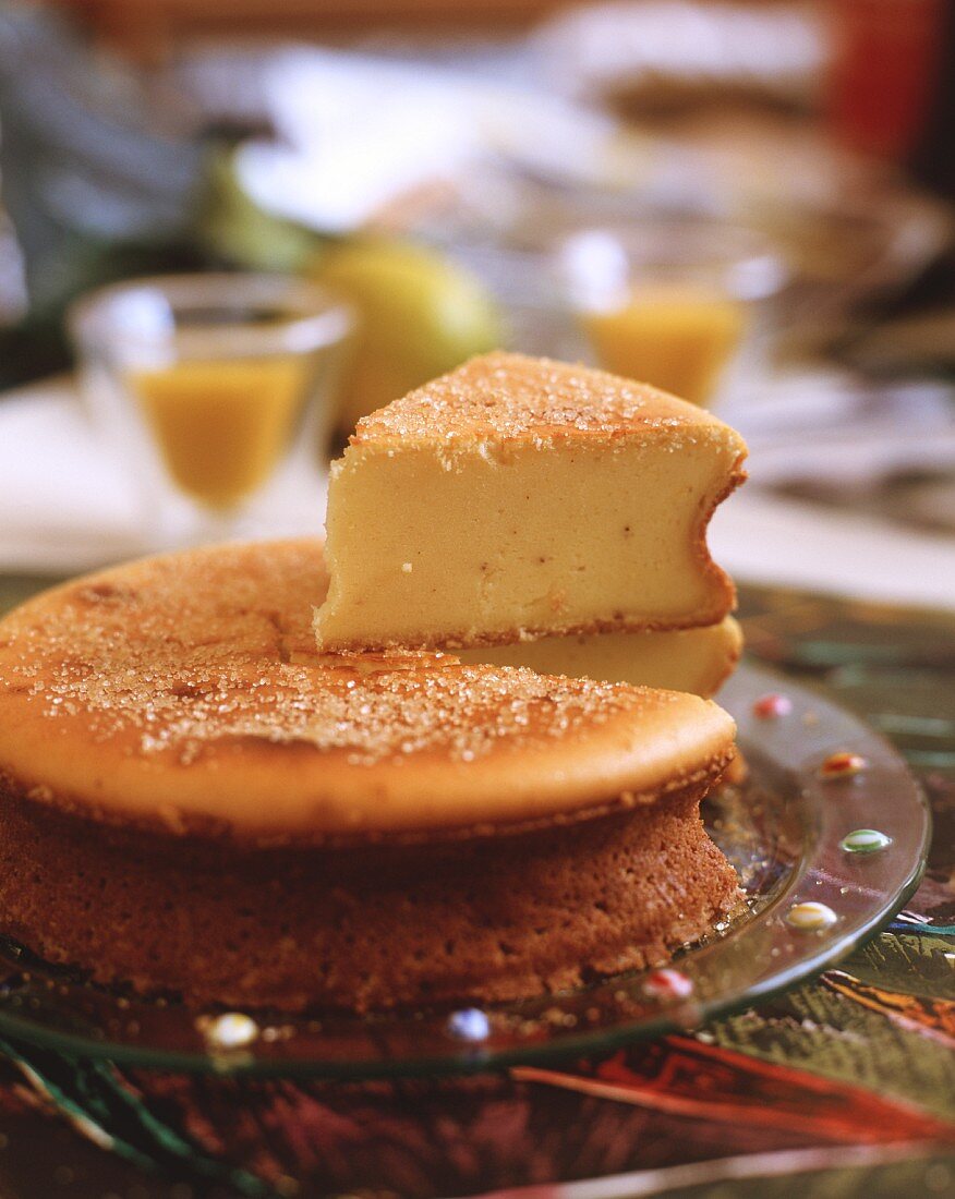 Cheesecake sprinkled with sugar