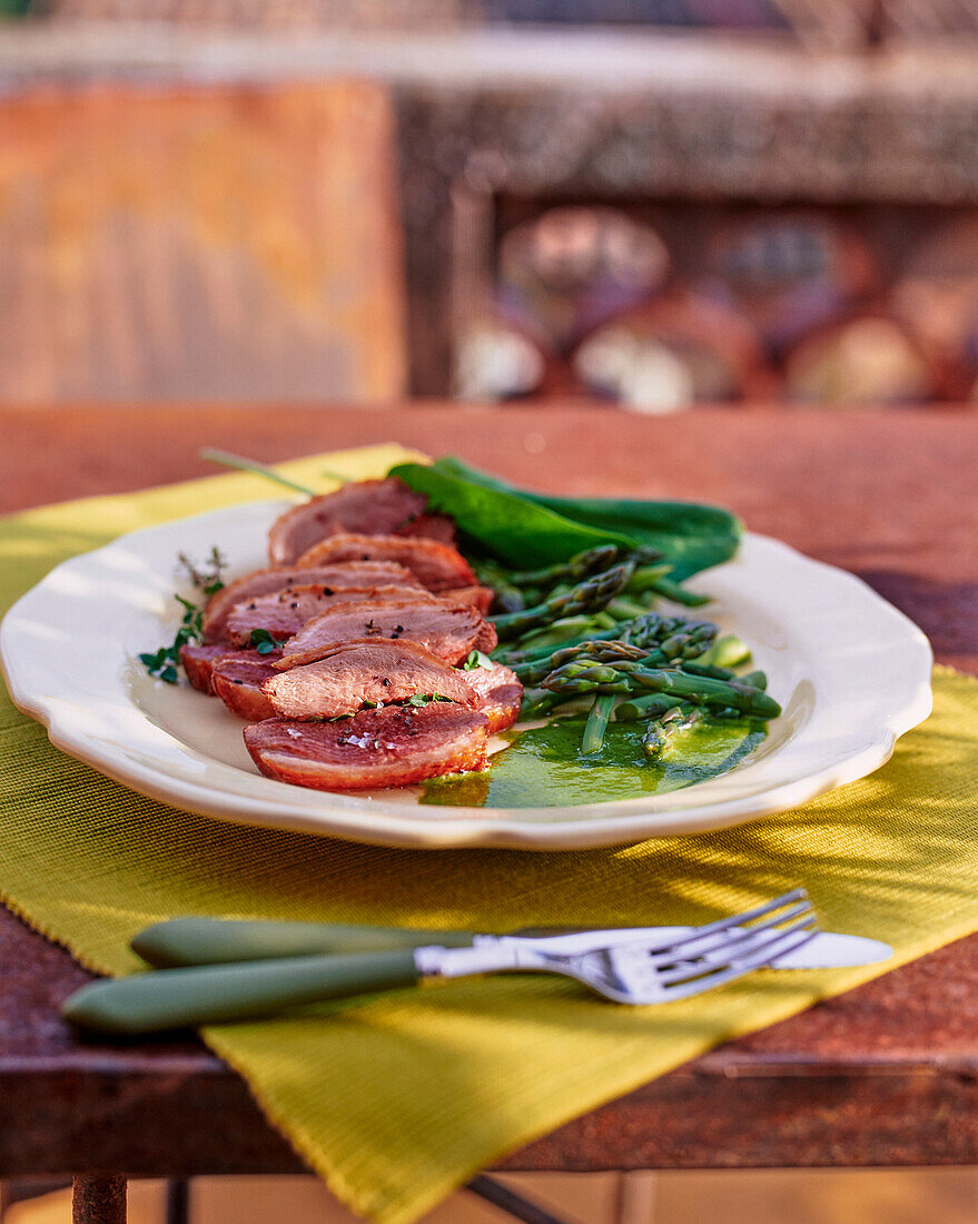 Pan-fried duck breast with green asparagus and sorrel