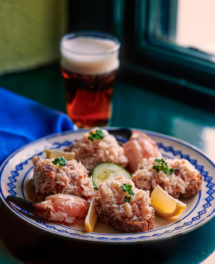 Brotscheiben mit Krebsaufstrich (Irland)