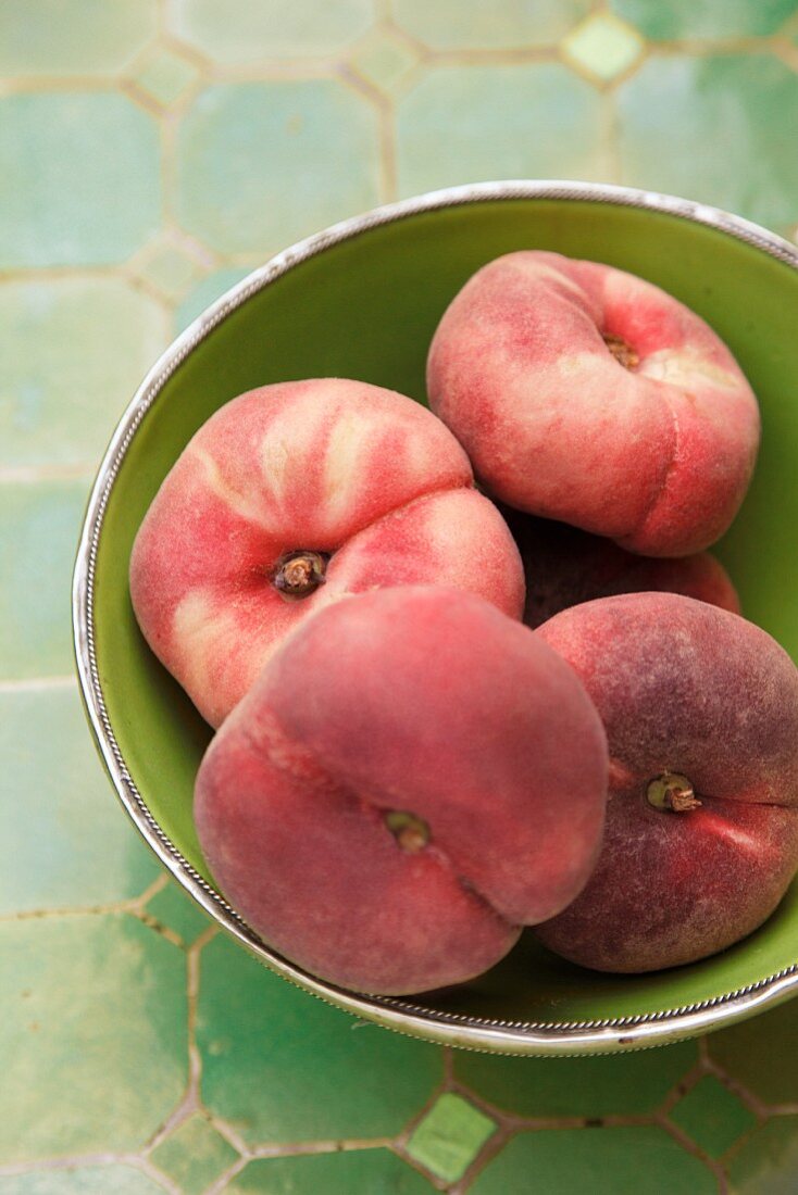A bowl of vineyard peaches