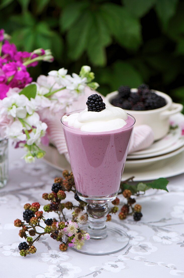 Blackberry fool with cream