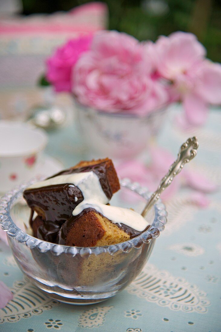 Sticky Toffee Pudding mit Karamellsauce (England)