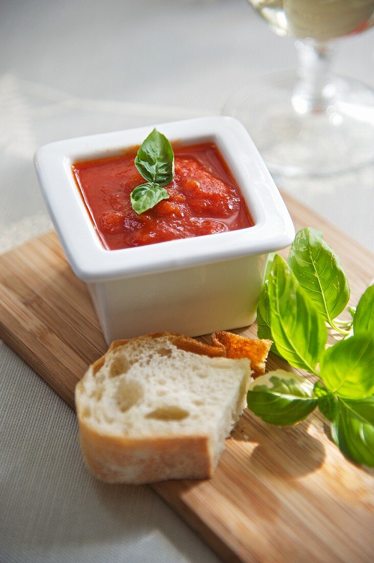Tomato sauce, basil and white bread