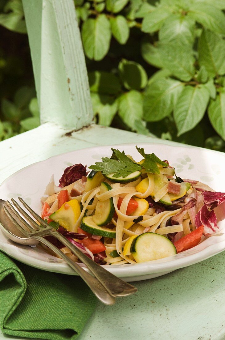 Linguine with courgette, radicchio and tomatoes