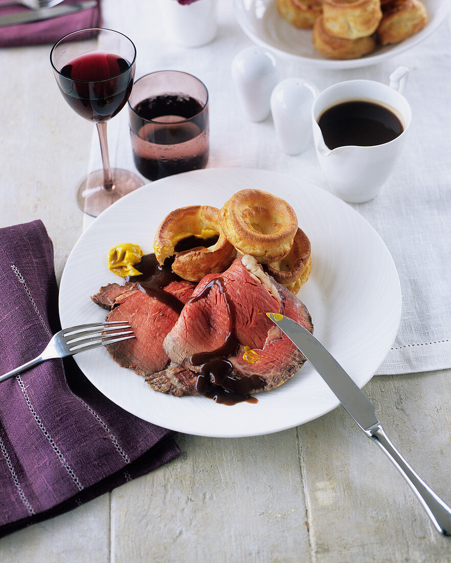 Roasted rib-eye steak with Yorkshire puddings and gravy (England)