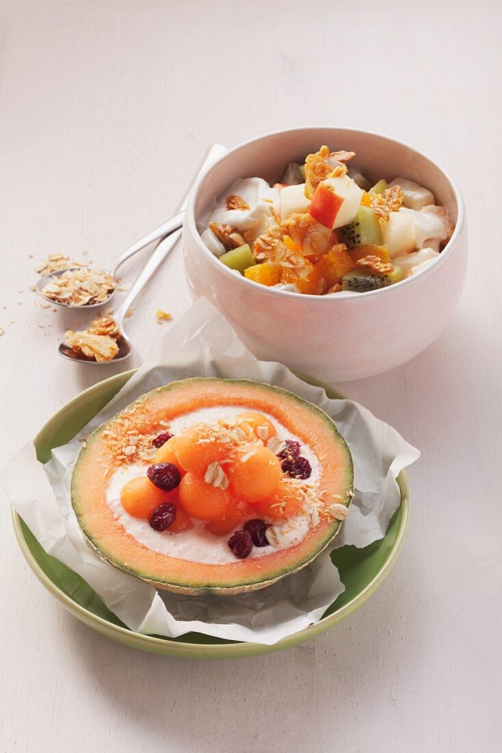 Cantaloupe with cream cheese and fruit salad with Quark and almond brittle