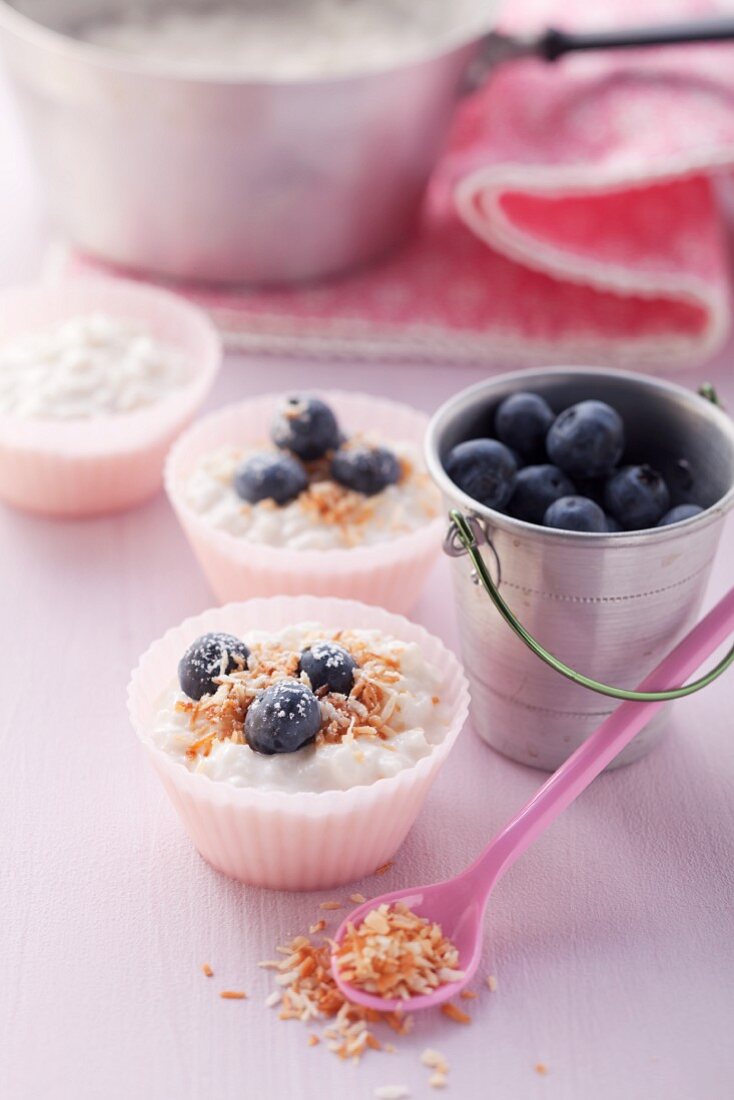 Coconut rice pudding with blueberries