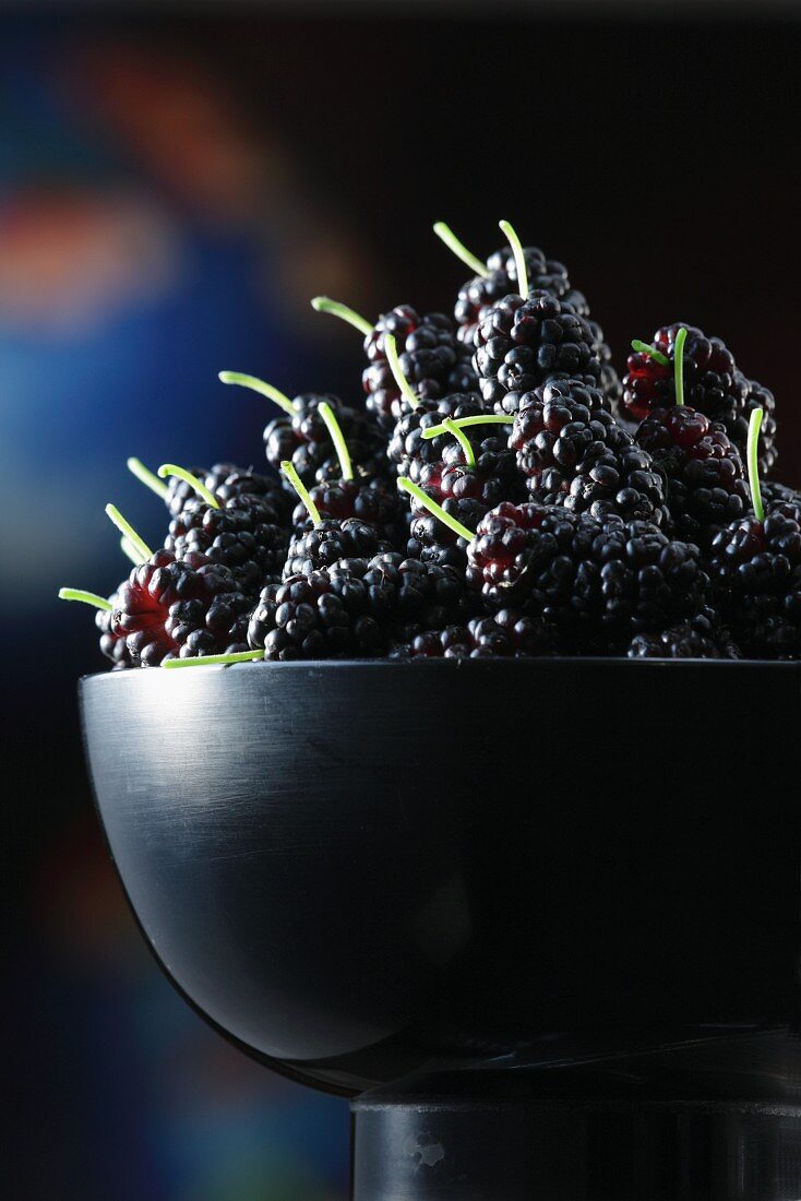 Mulberries in a black bowl