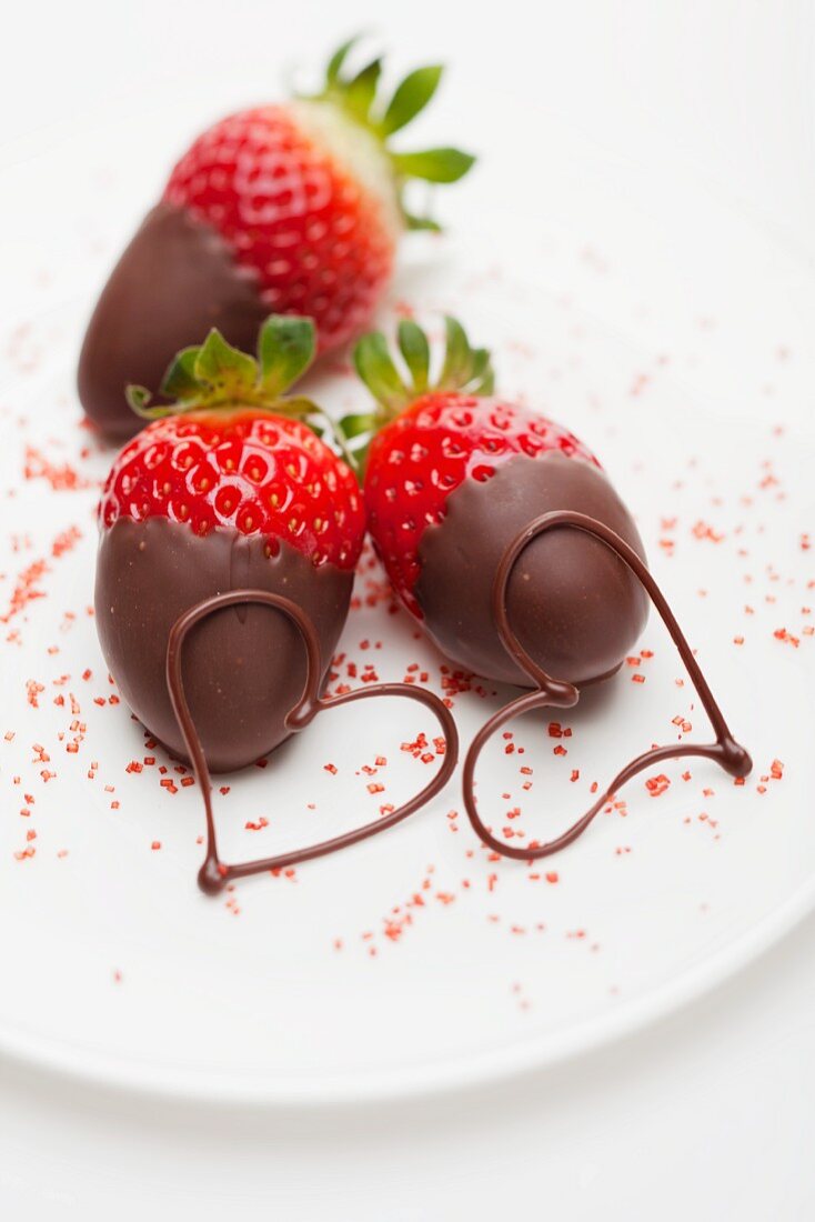 Chocolate strawberries and two chocolate hearts