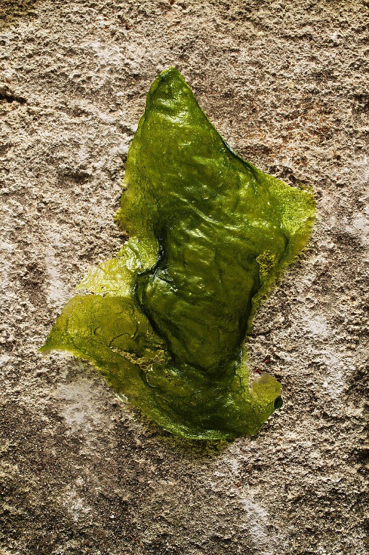 Deep-fried nettle leaf