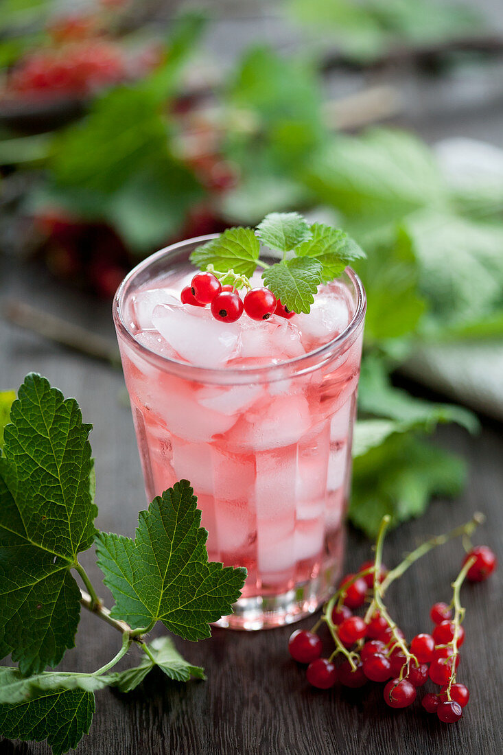 Redcurrant juice with lemon ice cubes