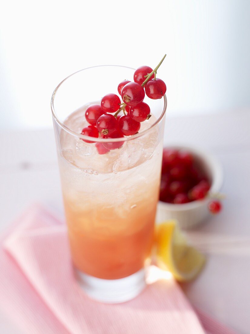 'Afternoon Hope' (cocktail) with currants