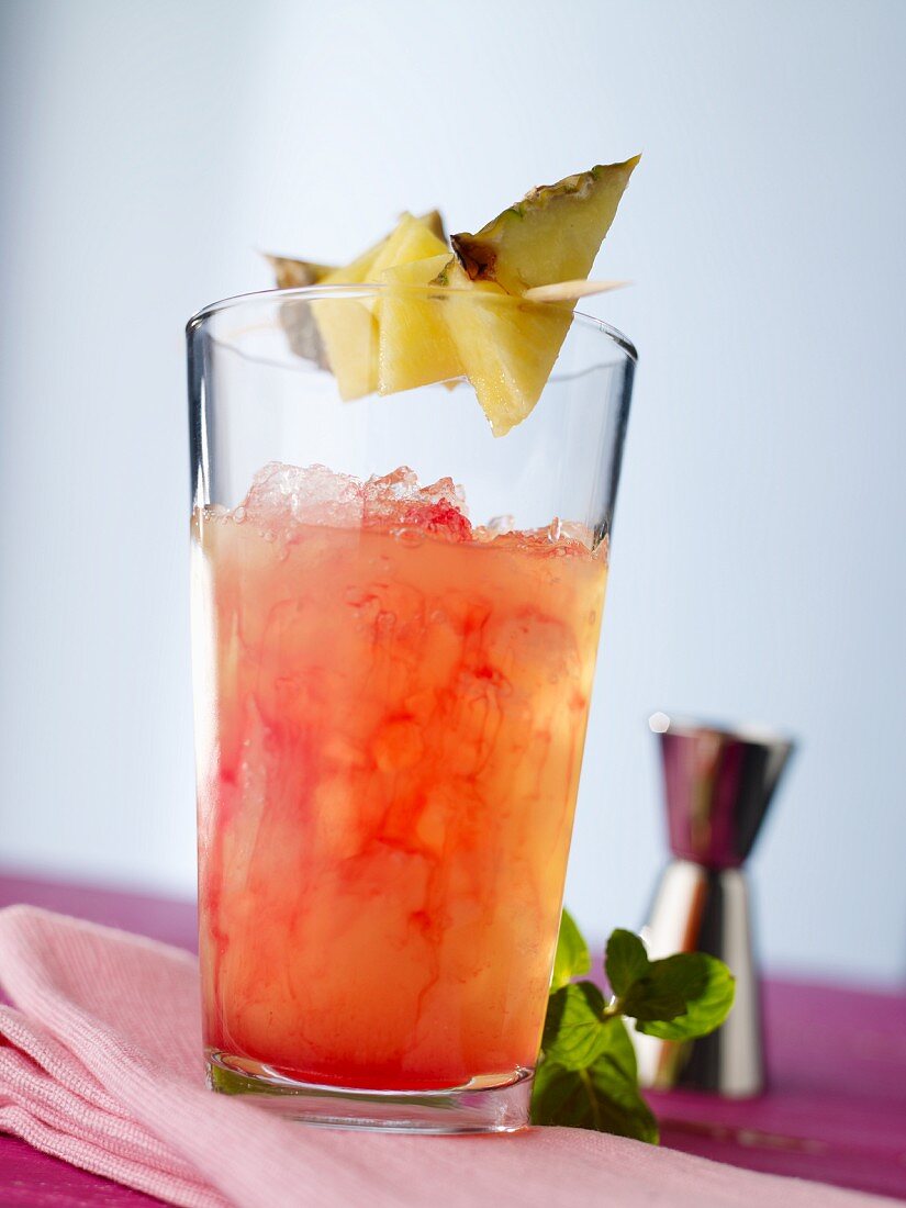 Cocktail Cuba Kiss mit Ananasspiess