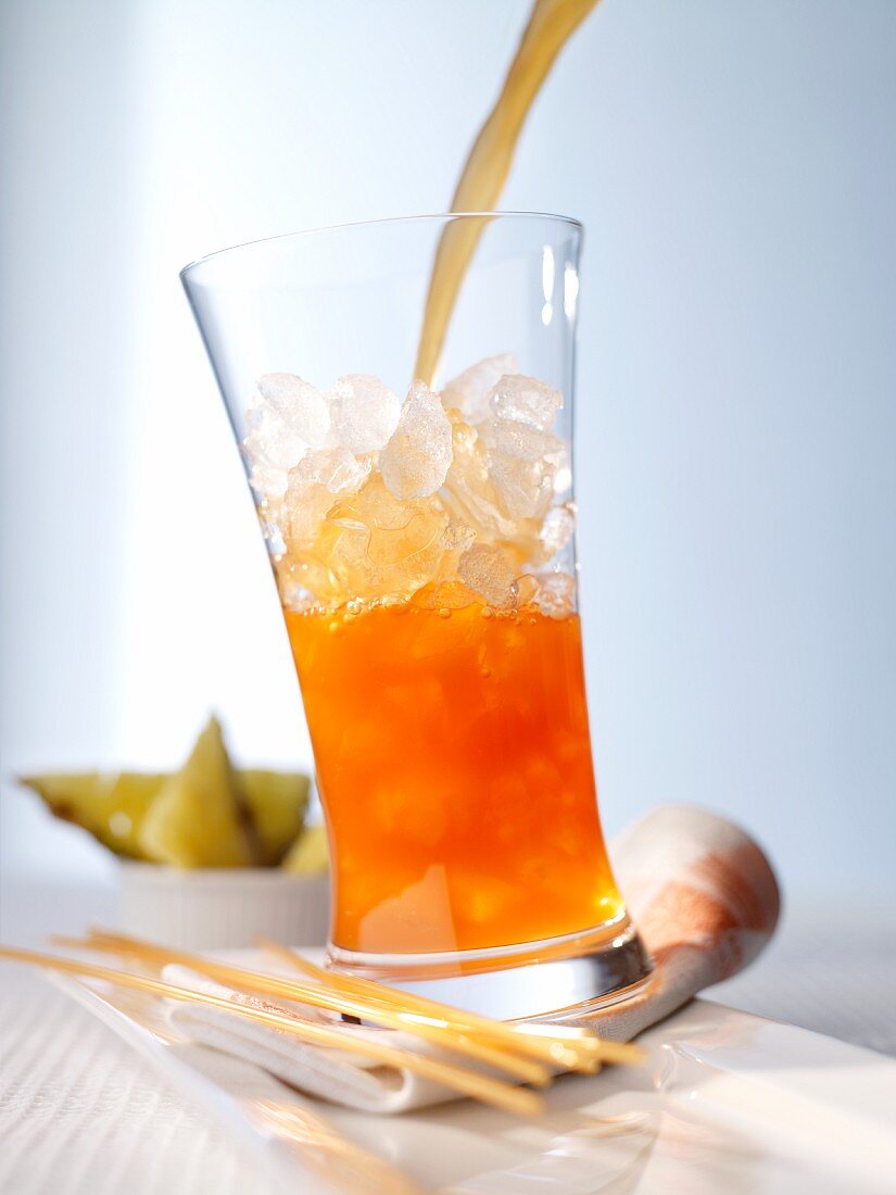 'Dancing Fruits' (fruity cocktail)